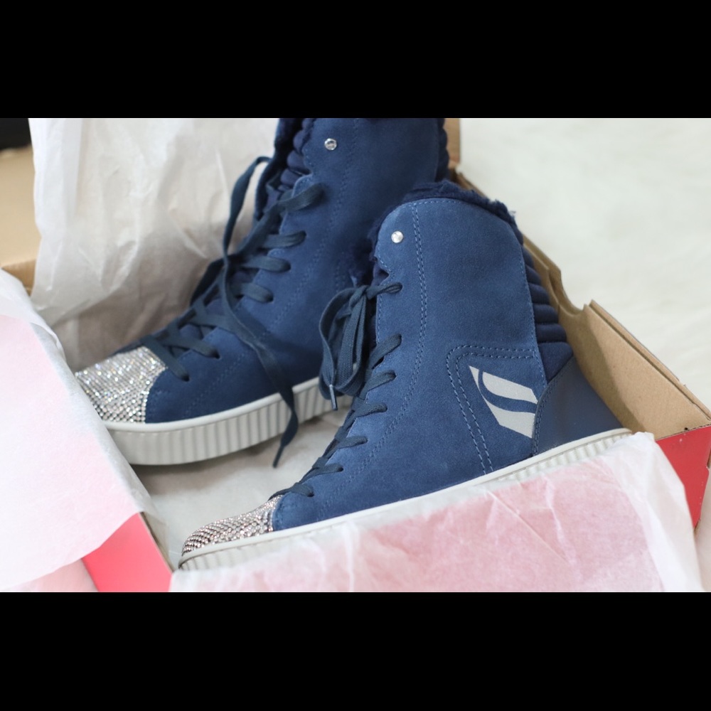 Sketchers everyday wear (Size8)